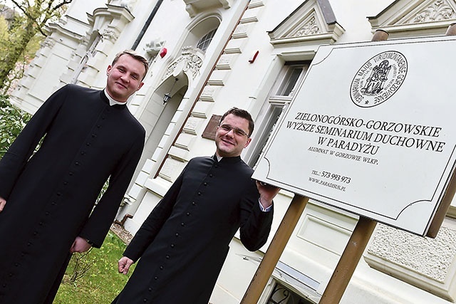 	Dk. Damian Swiniarek (z lewej) i dk. Rafał Kierczuk.