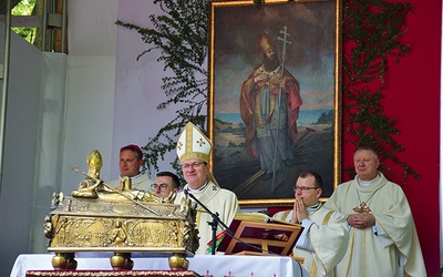 Wiernym towarzyszyły relikwie chrzciciela Gdańska.