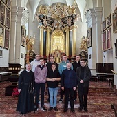 Alumni i kapłani istotną sprawę oddali Matce Bożej Tuchowskiej.