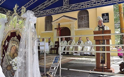 Liturgii przewodniczył biskup pomocniczy z Torunia, gdynianin.