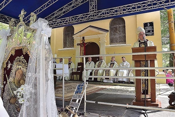 Liturgii przewodniczył biskup pomocniczy z Torunia, gdynianin.