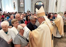 Po Mszy św. każda para mogła liczyć na indywidualne błogosławieństwo.