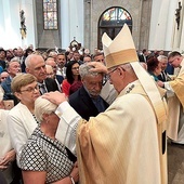 Po Mszy św. każda para mogła liczyć na indywidualne błogosławieństwo.