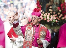 Arcybiskup w męskich pielgrzymkach uczestniczył m.in. jako alumn Śląskiego Seminarium Duchownego w Krakowie razem z chórem. Jako neoprezbiter został wraz z całym rocznikiem wyświęcony 19 kwietnia 1973 r. przedstawiony zebranym wiernym. 