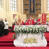 Eucharystia w sławieńskim kościele pw. Wniebowzięcia NMP.