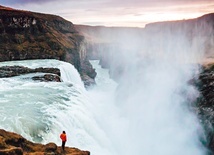 Gullfoss (isl. złoty wodospad) – słynny dwukaskadowy wodospad na rzece Hvítá.
Islandia