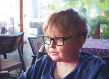 ▲	W Sokółce wpisał do księgi prośbę o siły, „by to wszystko wytrzymać”. Rodzice dobrze wiedzieli, jak cierpi, choć nigdy nie skarżył się na los.