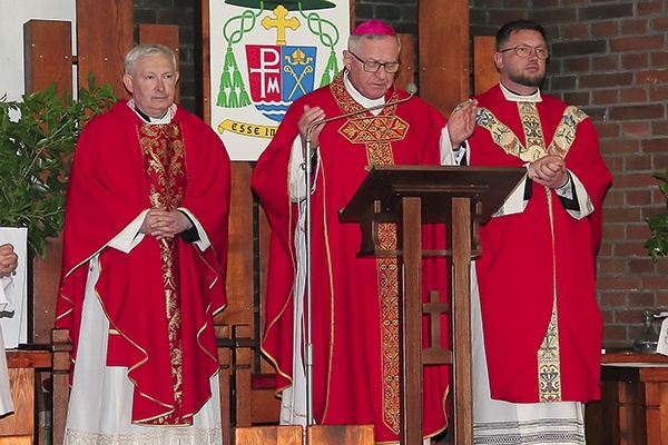 ▲	Eucharystia w Koszalinie pod przewodnictwem bp. Edwarda Dajczaka.