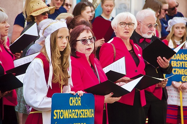 W konkursie wzięło udział siedem chórów.