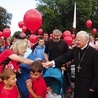 ▲	Do udziału w wędrówce zachęca abp Marek Jędraszewski, który tradycyjnie ma pożegnać pątników wychodzących z Krakowa, a później powitać ich na jasnogórskich wałach. 