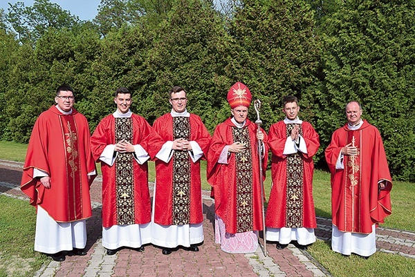 Nowi diakoni diecezji sandomierskiej.