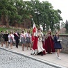 Po liturgii zebrani przeszli do budynku szkolnego.