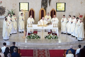 Neoprezbiterzy po raz pierwszy sprawowali Eucharystię.