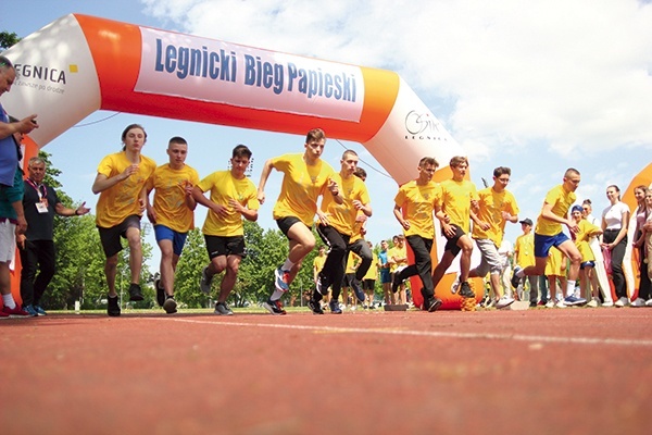 ▲	Każdy uczestnik otrzymał okolicznościowy medal.