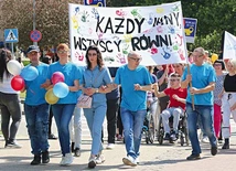 Kolorowy przemarsz zainaugurował obchody.