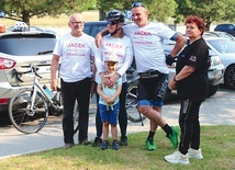 Rowerzysta, ruszając w trasę, zawsze może liczyć na wsparcie najbliższej rodziny.