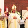 Podczas jubileuszu (od lewej): bp Jerzy Maculewicz,  bp Edward Kawa i o. Marian  Gołąb OFM Conv. 