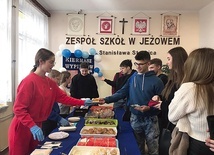 	 Dochód ze sprzedaży został przekazany dla psiego schroniska.