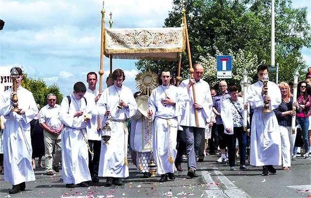 	Najświętszy Sakrament nawiedził nasze parafie.