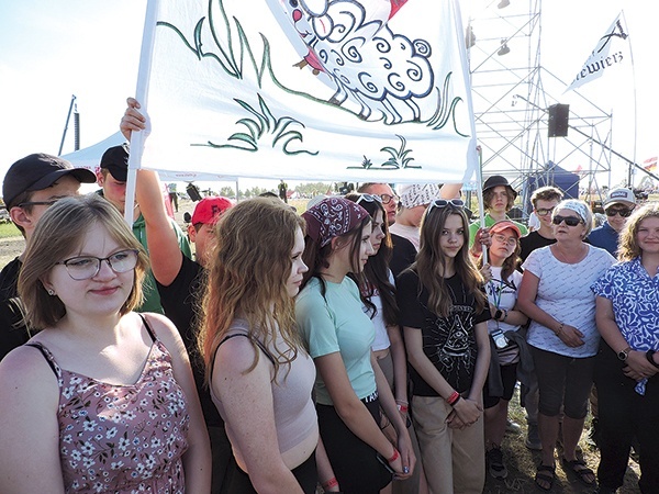 ▲	Wśród młodych z całej Polski modlili się także młodzi z diecezji łowickiej.