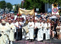 	W uroczystości w Koszalinie uczestniczyły setki wiernych.