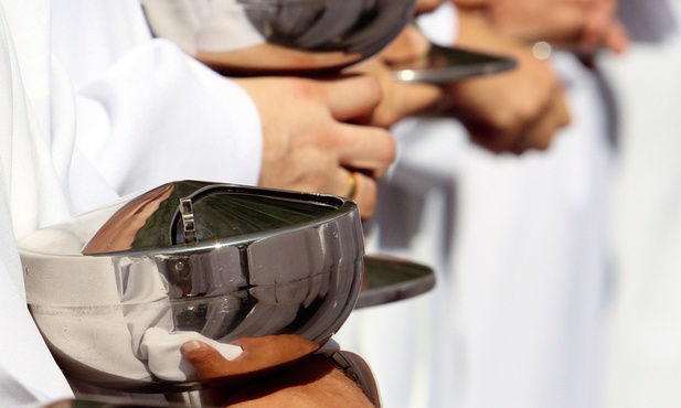 Kim są nadzwyczajne szafarki Komunii Świętej?