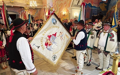 W radziechowskiej świątyni.