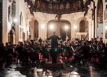 Podczas pierwszego koncerctu wystąpi m.in. Orkiestra Symfoniczna Polskiej Filharmonii Bałtyckiej.