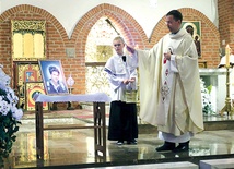 Ten wizerunek oraz relikwie towarzyszą tradycyjnie młodzieży z naszego regionu podczas diecezjalnych czuwań.