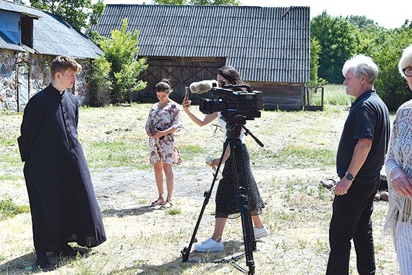 ►	W parafii w Kocierzewie kręcono kadry o byłym wikariuszu.