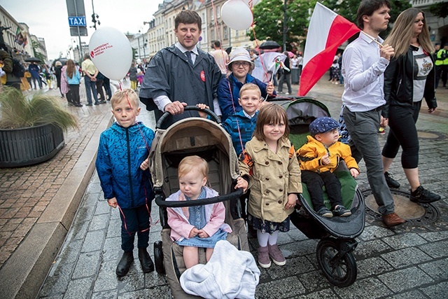 	Pośród uczestników było wielu małżonków z czworgiem, piątką, a nawet dziewiątką pociech.