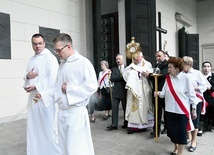 	Proboszcz parafii, ks. Edmund Modzelewski SDB mówi, że bazylika jest jak oddział kardiologiczny. Leczy ludzkie serca. 