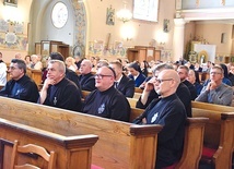 ▲	Na obchody do miasta nad Węgierką przyjechało wielu zakonników Zgromadzenia Męki Pańskiej z klasztorów w Polsce i zagranicą.