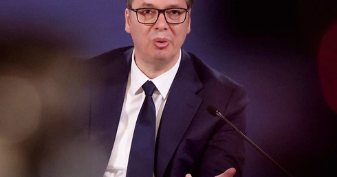 Prezydent Serbii Aleksandar Vučić zaczyna porzucać tradycyjną przyjaźń z Rosją na rzecz zbliżenia z Zachodem.