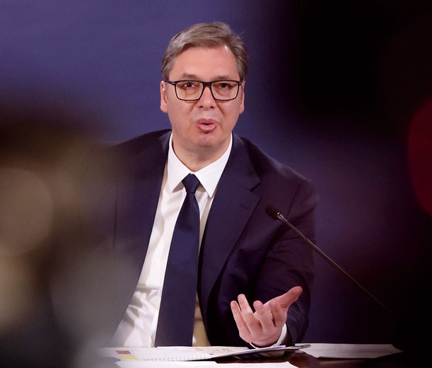 Prezydent Serbii Aleksandar Vučić zaczyna porzucać tradycyjną przyjaźń z Rosją na rzecz zbliżenia z Zachodem.