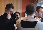 Po wielu próbach w innych klasztorach na realizację filmu zgodzili się jezuici z Gdyni.