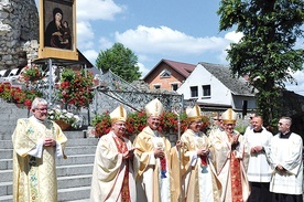 Biskupi i wierni dziękowali Bogu  za wizytę Jana Pawła II.