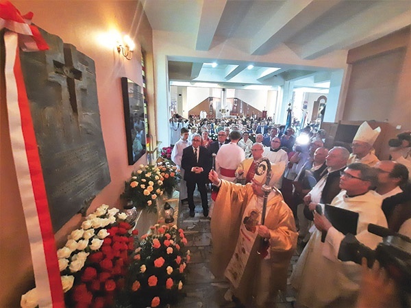 ▲	Tablicę poświęcił abp Marek Jędraszewski.