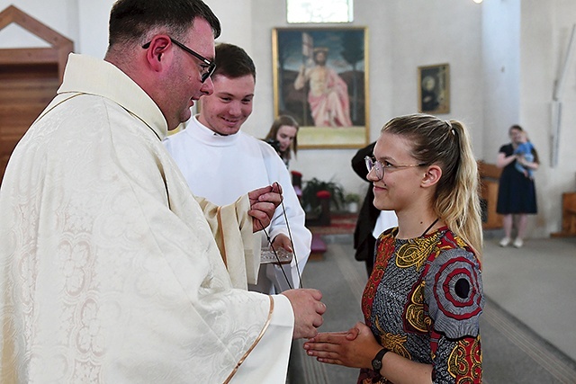 Animatorka Ruchu Światło–Życie pochodzi z Żagania i udziela się w diakonii misyjnej. Aktualnie studiuje Międzynarodowe Stosunki Gospodarcze na Uniwersytecie Ekonomicznym w Krakowie. Każdy z nas może ją wesprzeć materialnie.