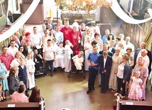 ▲	Wspólna fotografia uczestników liturgii.