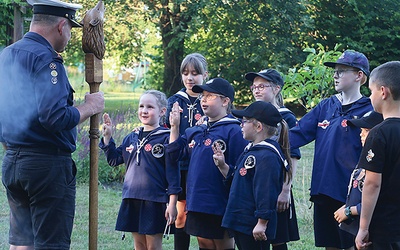 ▲	Ceremonia złożenia przyrzeczenia była kameralna i serdeczna.