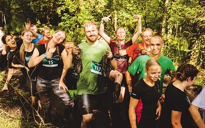 	Jednym z najbardziej spektakularnych momentów Festiwalu Życia, ale i mocno wymagającym, jest Bieg Festiwalowicza – sportowe wyzwanie typu runmageddon.