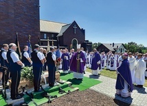 Ks. Janusza Rudzkiego odprowadził na cmentarz abp Adrian.