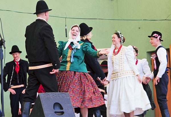 ▲	Grupa przywołała zarzeczańskie wesele.