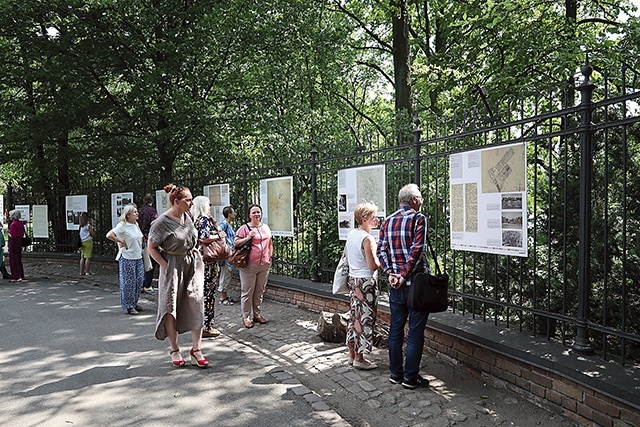 Wśród dokumentów są m.in. akta Archiwum Biura Odbudowy Stolicy, w 2011 roku wpisane na listę Programu „Pamięć Świata” UNESCO.