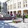 Pomnik na terenie kampusu Politechniki Wrocławskiej upamiętnia ofiary mordu, który był zaplanowaną i zorganizowaną akcją likwidacji polskich elit.