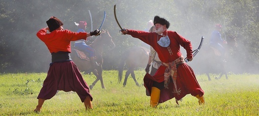 Efektowne walki  na szable były bardzo widowiskową częścią  XX Krempniańskiej Parady Historycznej.