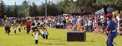 Potyczka wojsk polskich z rosyjskimi z XVIII wieku była głównym punktem XX Krempniańskiej Parady Historycznej.