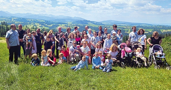 ▲	Wspólna fotografia podczas wyprawy na Bachledówkę. 