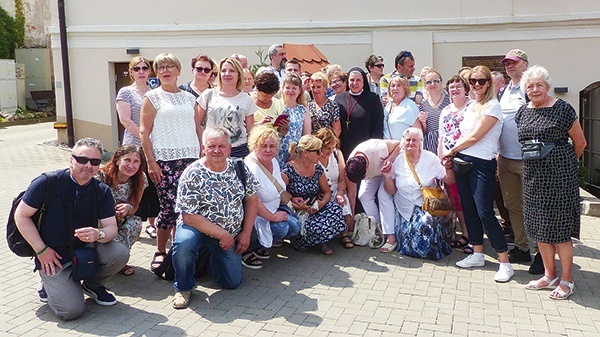 ▲	Spotkanie z s. Michaelą Rak (w środku).